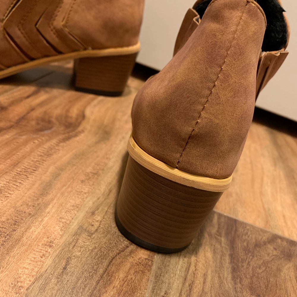 BOOTIES - Picture 3 of 4